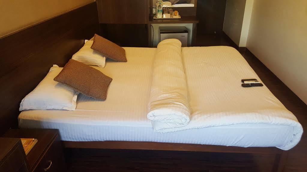 Hostel Mumbai By Maharana Inn Екстериор снимка