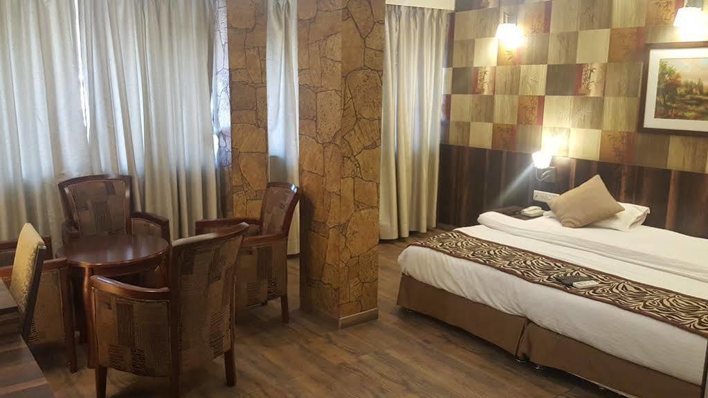 Hostel Mumbai By Maharana Inn Екстериор снимка