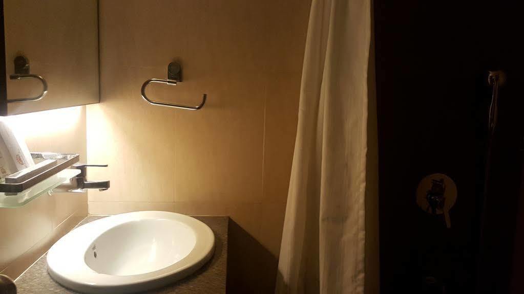 Hostel Mumbai By Maharana Inn Екстериор снимка
